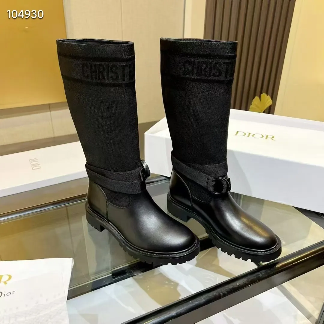 👟👟Ex-factory price 560👟👟 Dior color-blocking new boots for autumn and winter, the latest electric embroidery color-blocking letter logo for autumn and winter, round-toe high-top knight boots for women, Material: first-layer cowhide stitched with electric embroidery fabric, sheepskin lining for feet, original molded TPU outsole Size: 35-40 yards